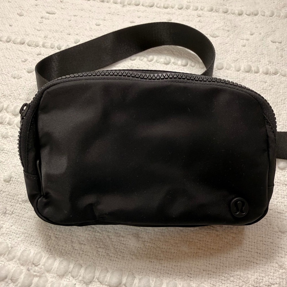 Lululemon Everywhere Belt Bag Black Adjustable Strap Crossbody Fanny Pack